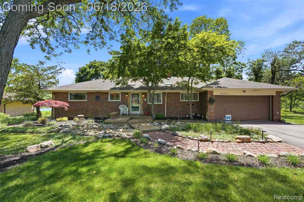 Homes For Sale - 25531 Crystal Spring Court <br/> Farmington, MI 48336