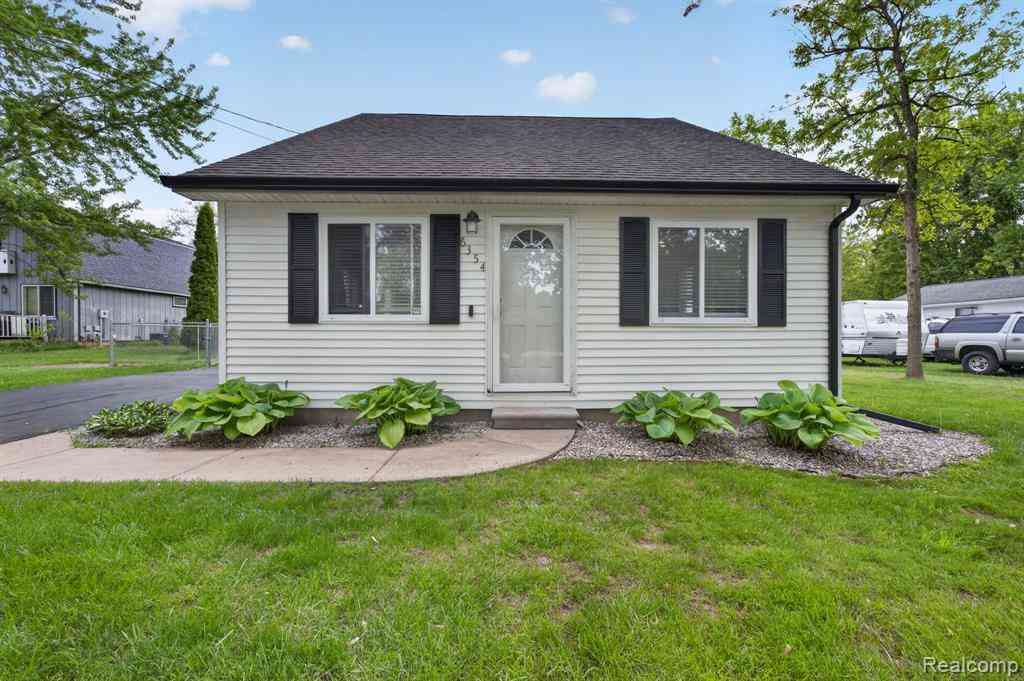 Homes For Sale - 6354 Lapeer Road <br/> Genesee County, Burton, MI 48509