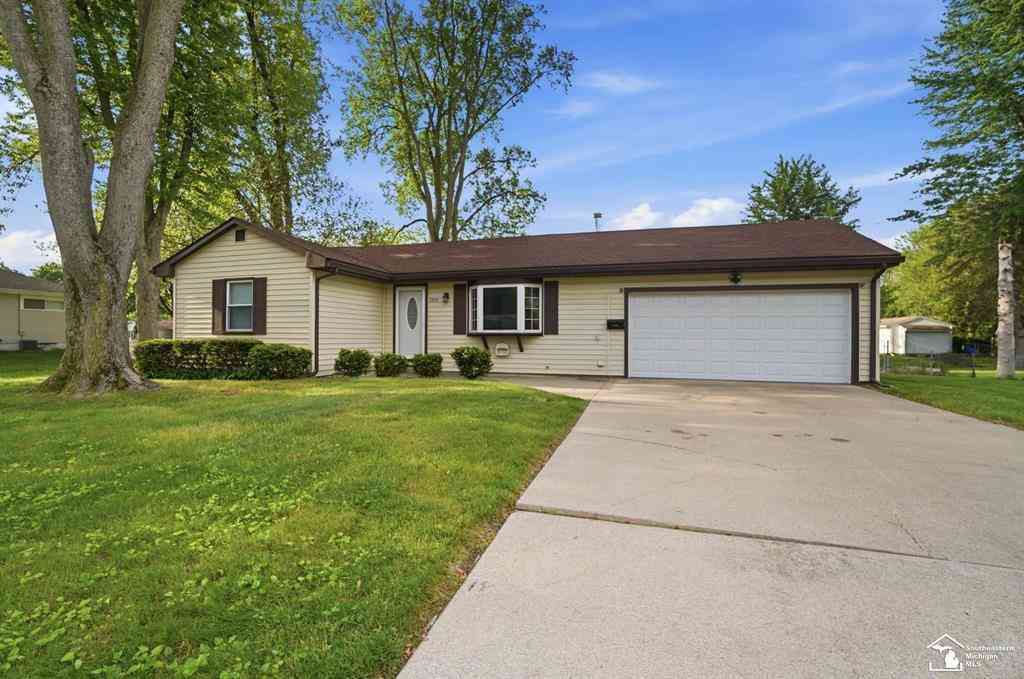 Homes For Sale - 1191 Oakmont Drive <br/> Monroe County, Temperance, MI 48182