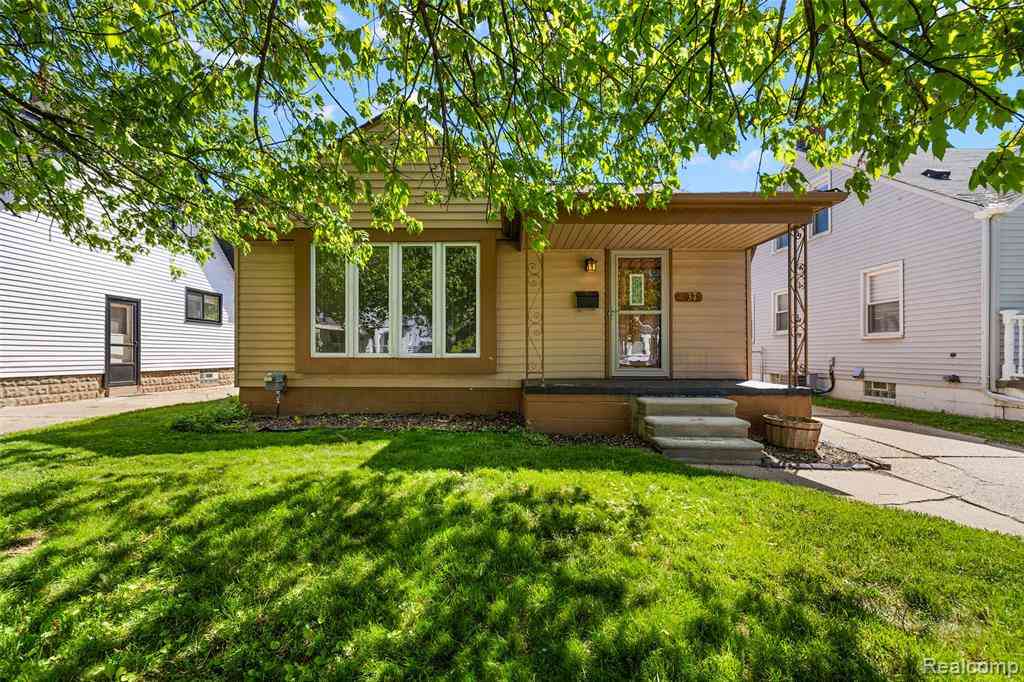 Homes For Sale - 637 S Edgeworth Avenue <br/> Royal Oak, MI 48067