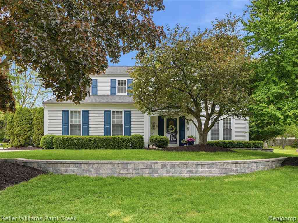 Homes For Sale - 1351 W Fairview Lane <br/> Rochester, MI 48306