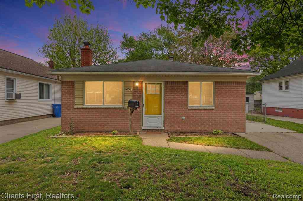 Homes For Sale - 4993 Bedford Street <br/> Dearborn Heights, MI 48125