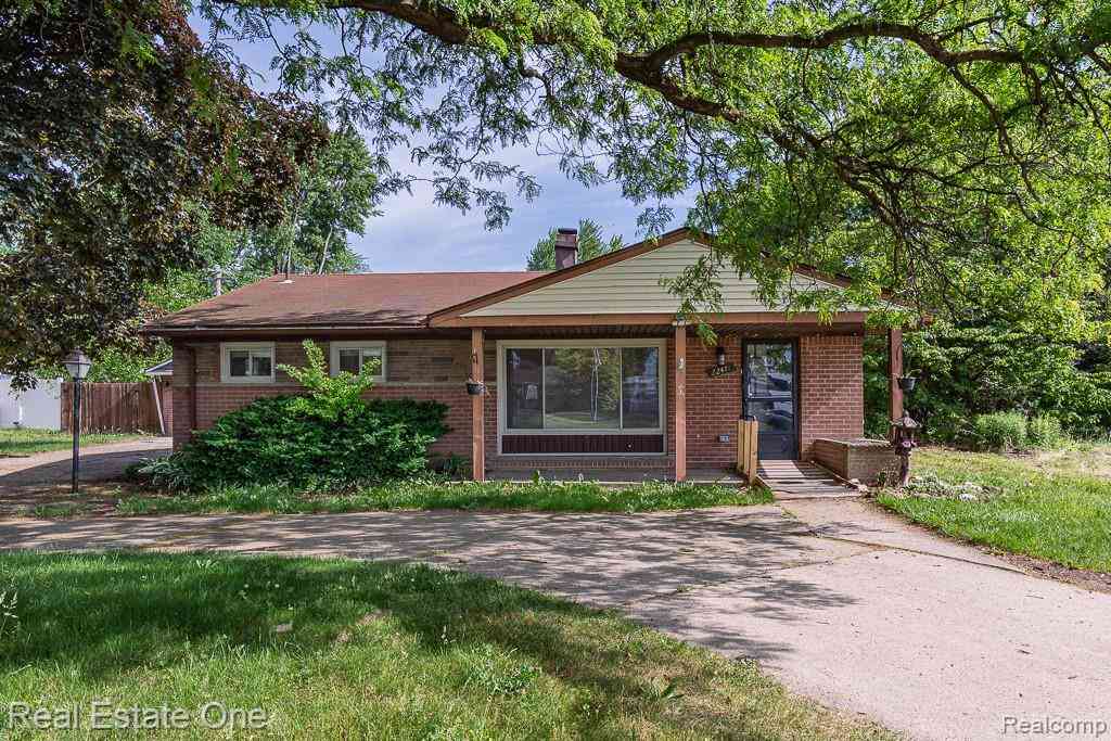 Homes For Sale - 22471 Remick Drive <br/> Clinton Township, MI 48036