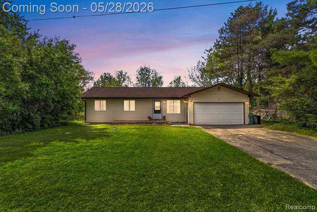Homes For Sale - 233 Peninsula Lake Drive <br/> Highland, MI 48357