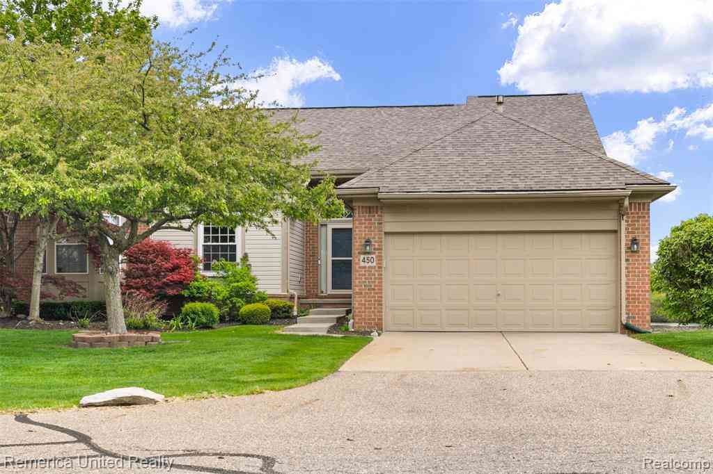 Condo For Sale - 450 Berry Lake Drive <br/> Commerce Twp, MI 48390