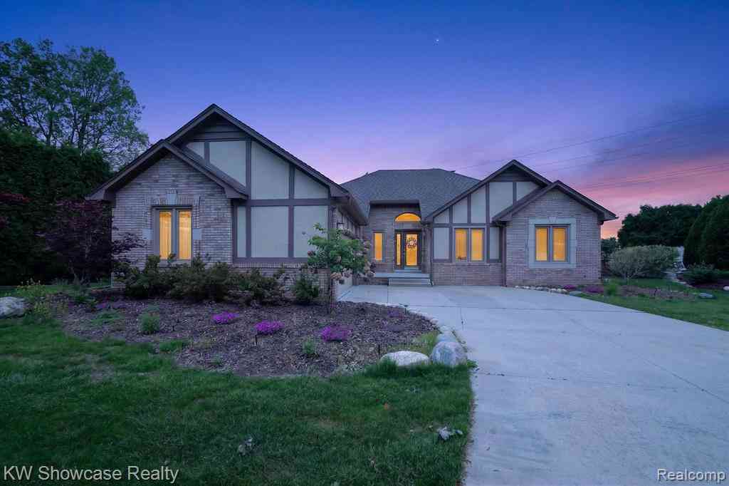 Homes For Sale - 39995 Brylor Court <br/> Clinton Township, MI 48038