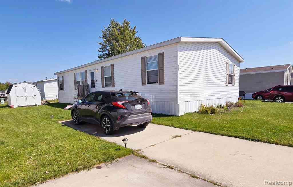 Homes For Sale - 528 Elmwood Lane <br/> Columbus, MI 48063