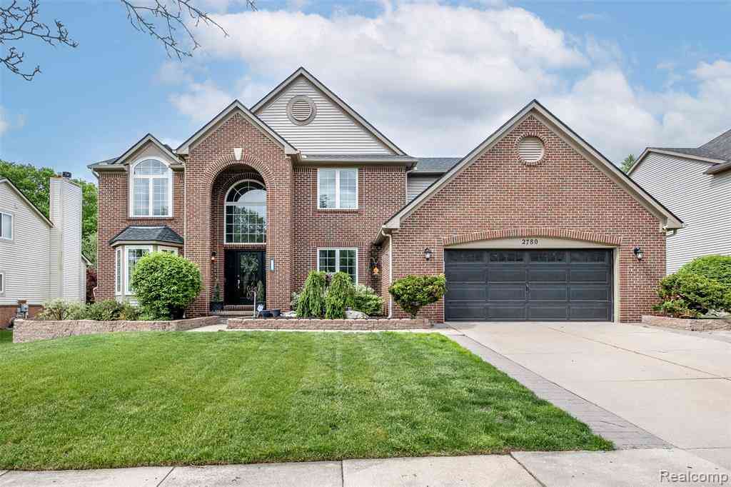 Homes For Sale - 2780 Ivy Hill Drive <br/> Commerce Twp, MI 48382