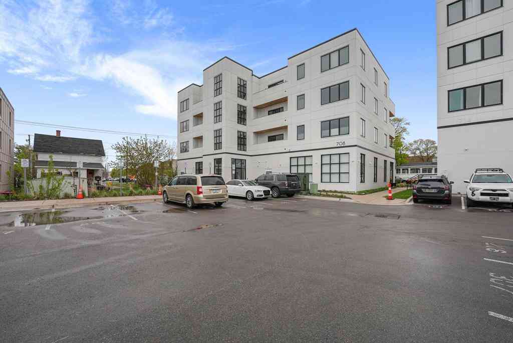 Condo For Sale - 708 Randolph Street <br/> Grand Traverse County County, Traverse City, MI 49684