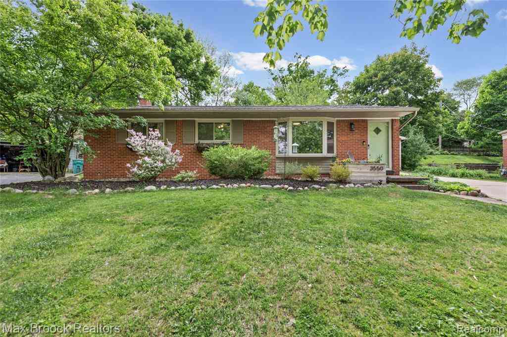 Homes For Sale - 3550 Cushing Court <br/> Dexter, MI 48130