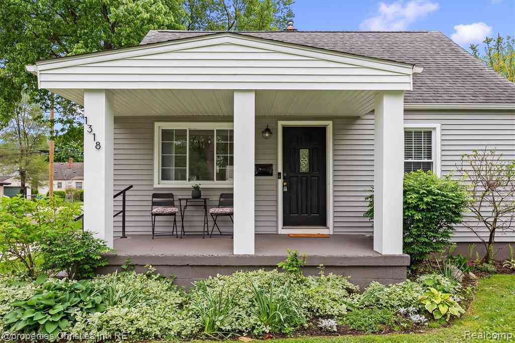Homes For Sale - 1318 Bauman Avenue <br/> Royal Oak, MI 48073