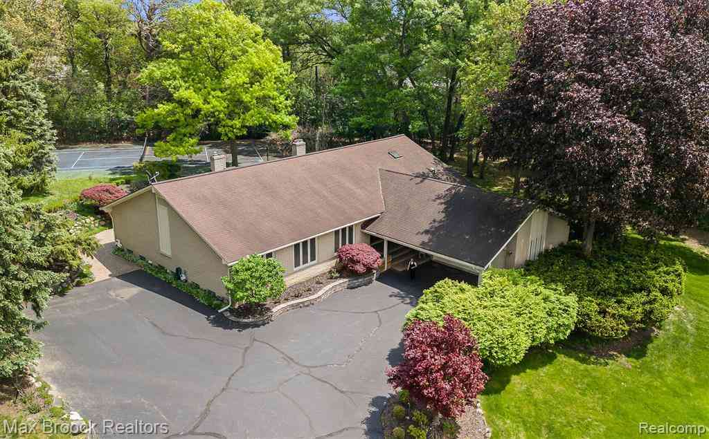 Homes For Sale - 1418 Sodon Lake Drive <br/> Bloomfield Hills, MI 48302