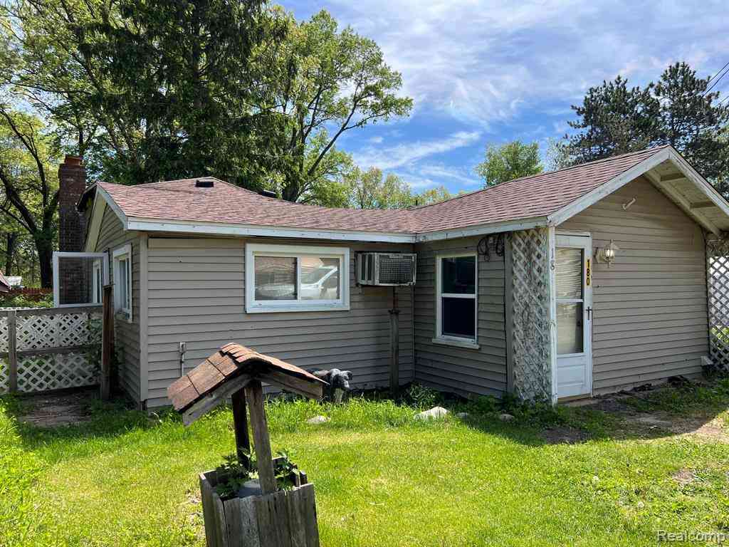 Homes For Sale - 180 Fonda Drive <br/> Lapeer County, Columbiaville, MI 48421