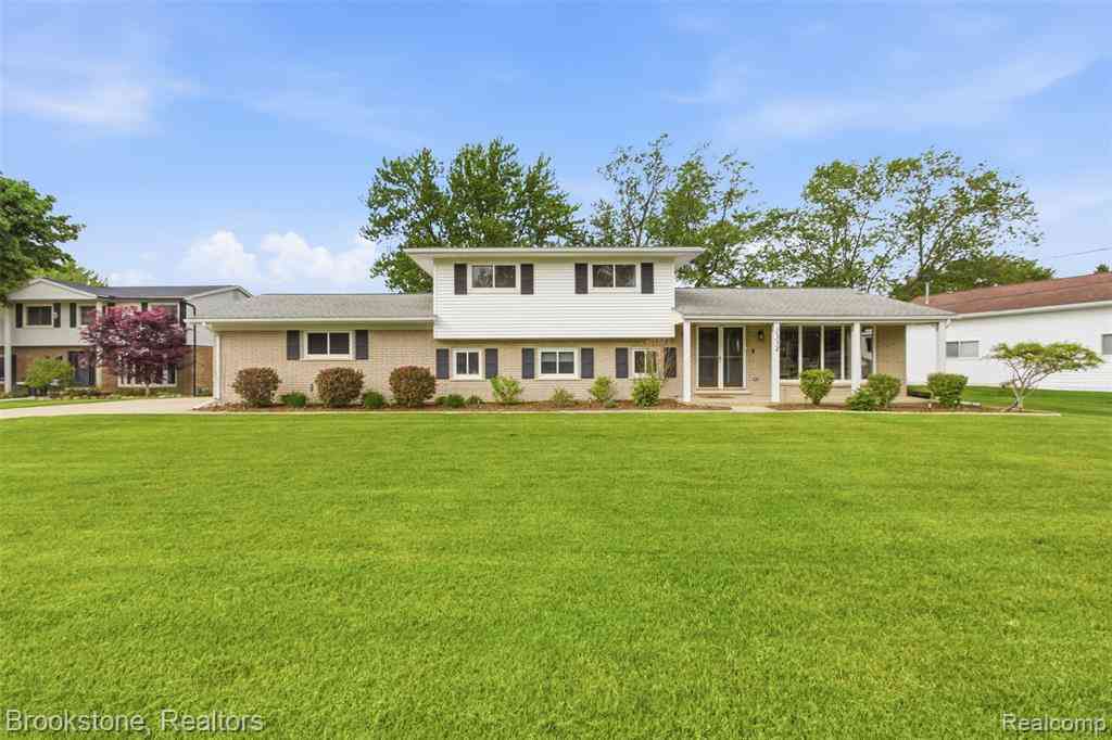 Homes For Sale - 1334 Beemer Court <br/> Oxford, MI 48371
