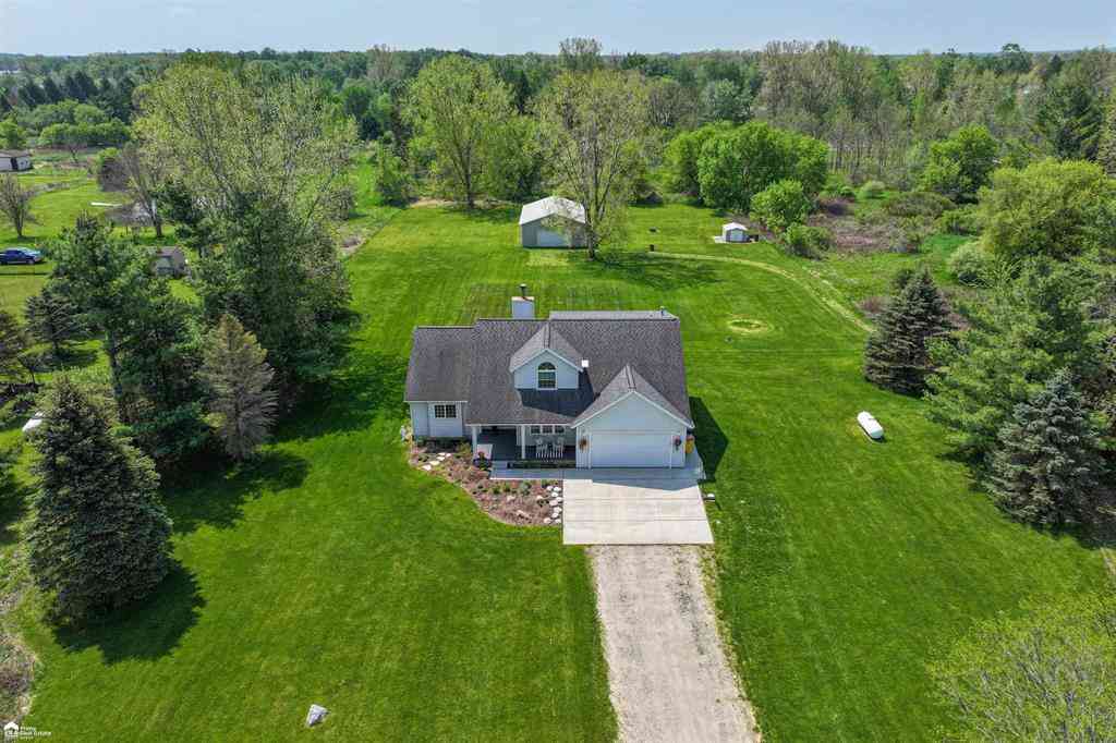Homes For Sale - 8866 Hough Road <br/> Lapeer County, Almont, MI 48003
