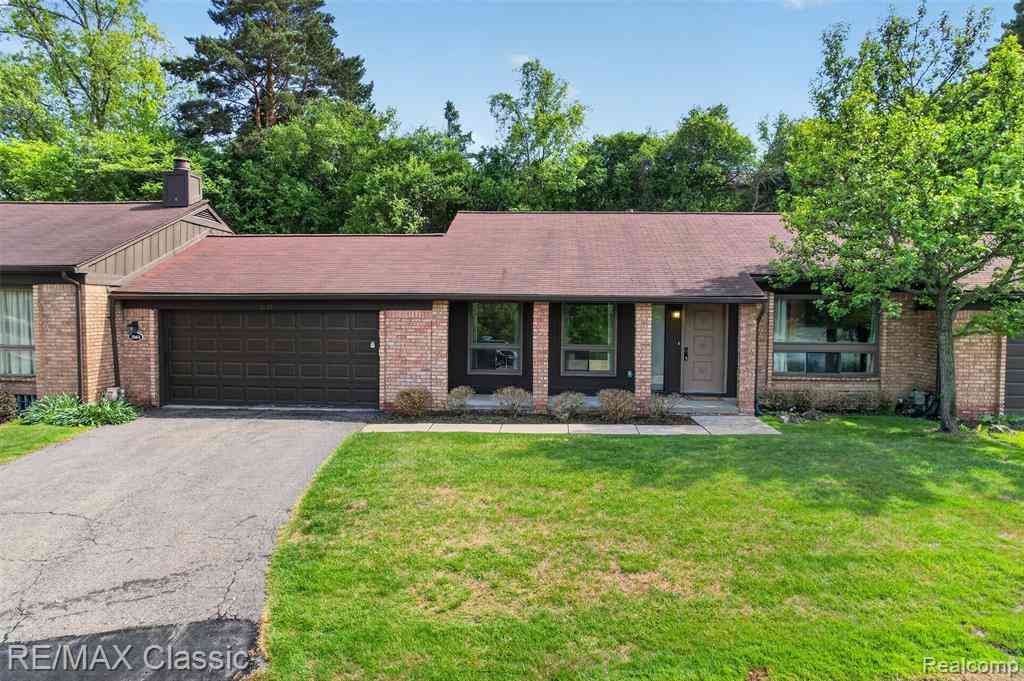 Condo For Sale - 2061 Burgundy Street <br/> West Bloomfield, MI 48323