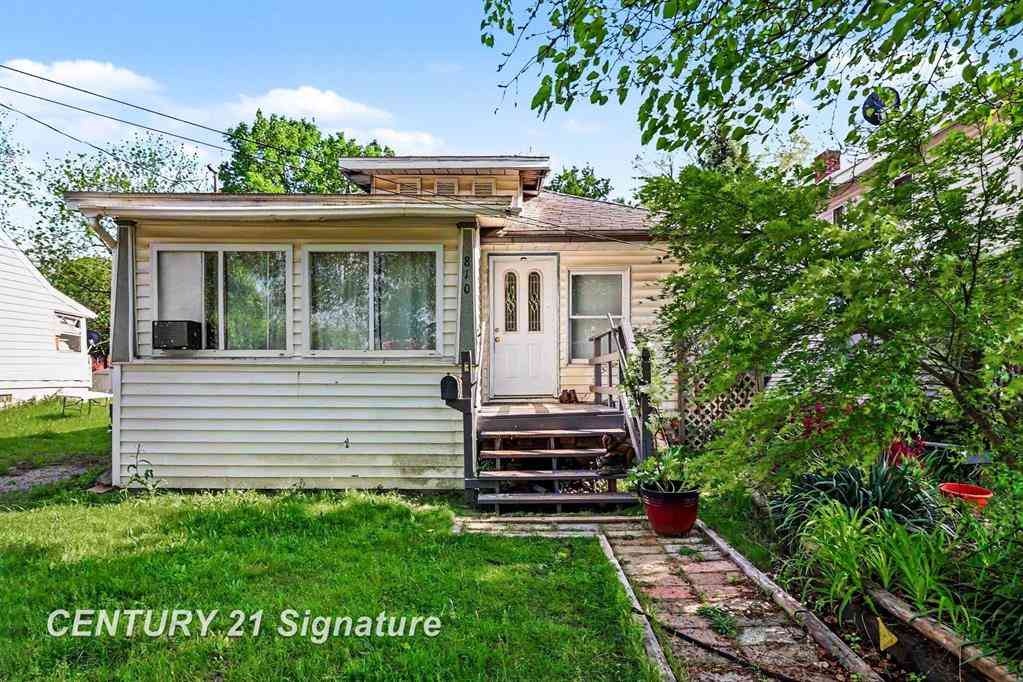 Homes For Sale - 810 Mckinley Street <br/> Lansing, MI 48906