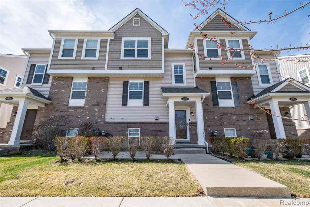 Condo For Sale - 4580 Bradley Circle  #24<br/> Troy, MI 48085