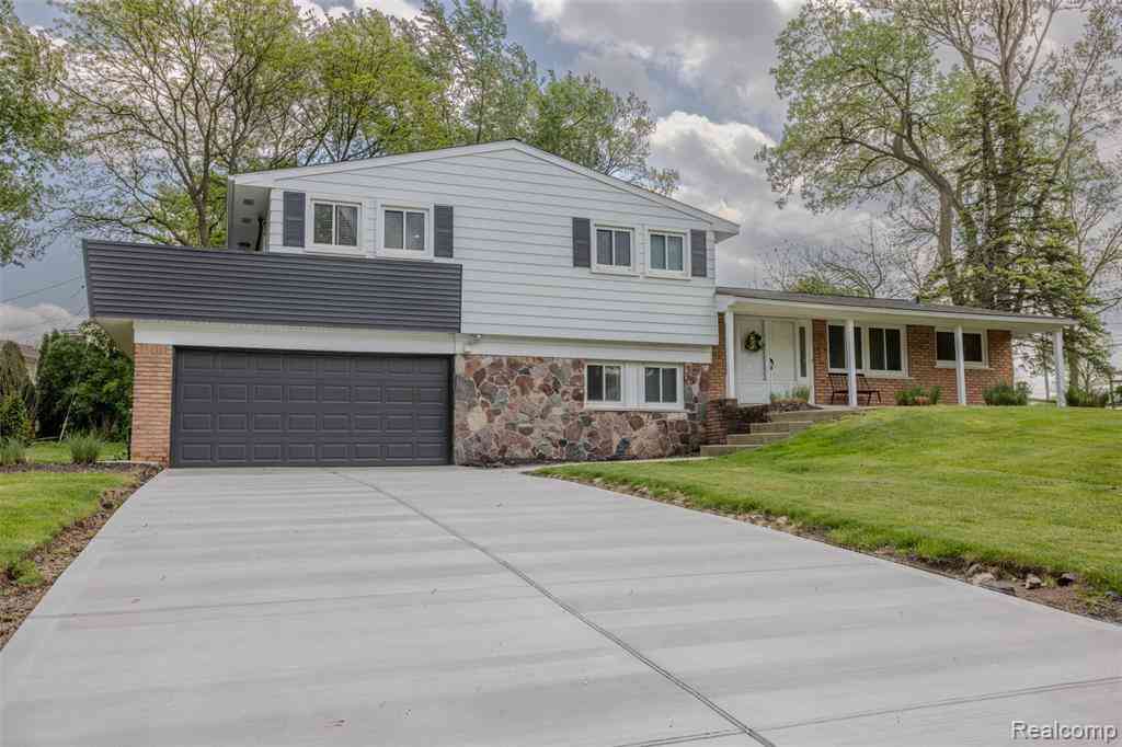 Homes For Rent - 2862 Rossmoor Circle <br/> Bloomfield Hills, MI 48302