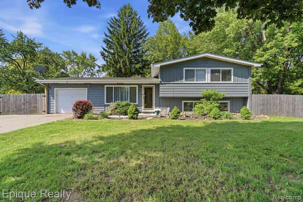 Homes For Sale - 5370 Oaktree Court <br/> Flint, MI 48532