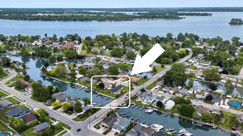 Homes For Sale - 29886 Pointe Drive <br/> Wayne County, Rockwood, MI 48173