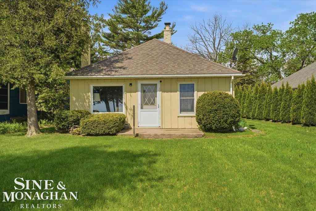Homes For Sale - 637 S Lakeshore Rd Road <br/> Sanilac County, Port Sanilac, MI 48469