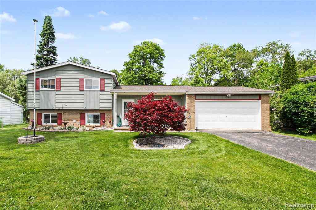 Homes For Sale - 829 Holly Bush Drive <br/> Holly, MI 48442