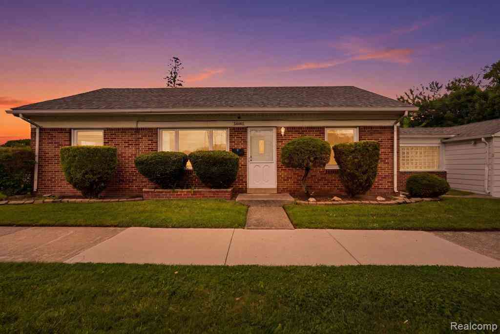 Homes For Sale - 26004 Waldorf Street <br/> Macomb County, Roseville, MI 48066