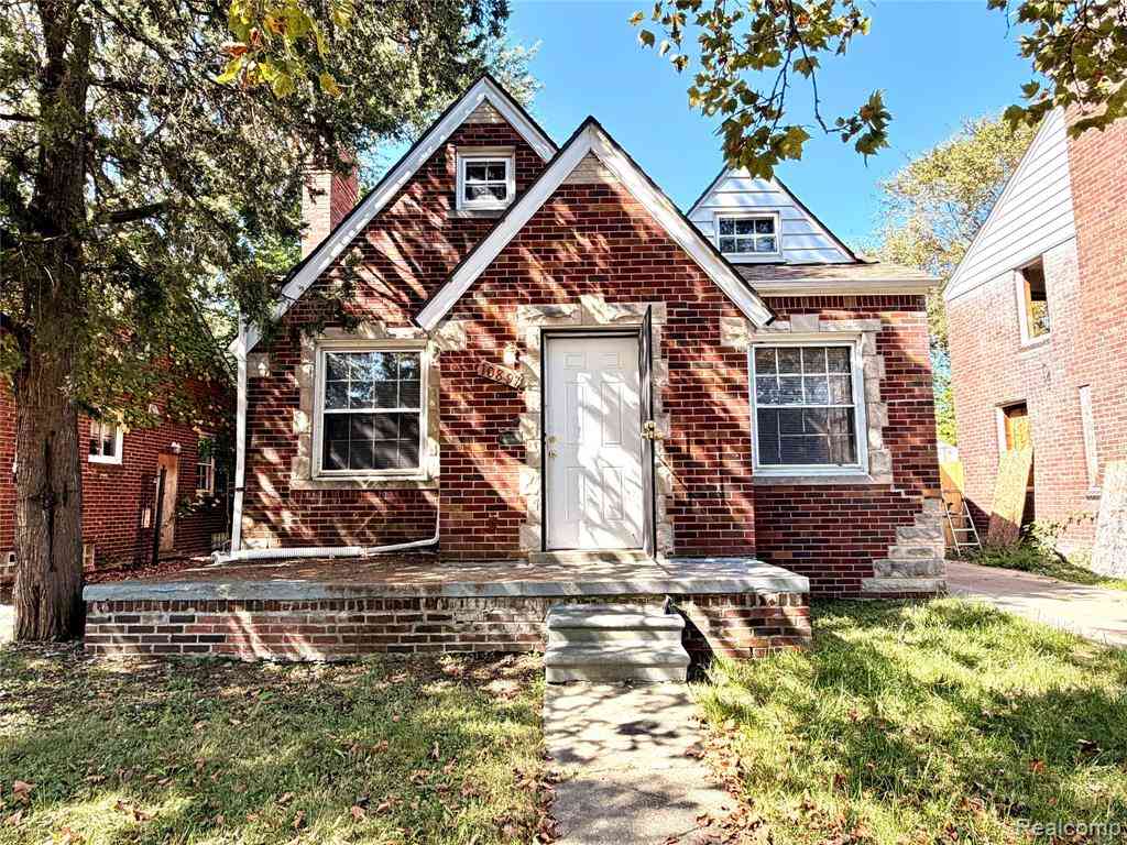 Homes For Sale - 10897 Lakepointe Street <br/> Detroit, MI 48224