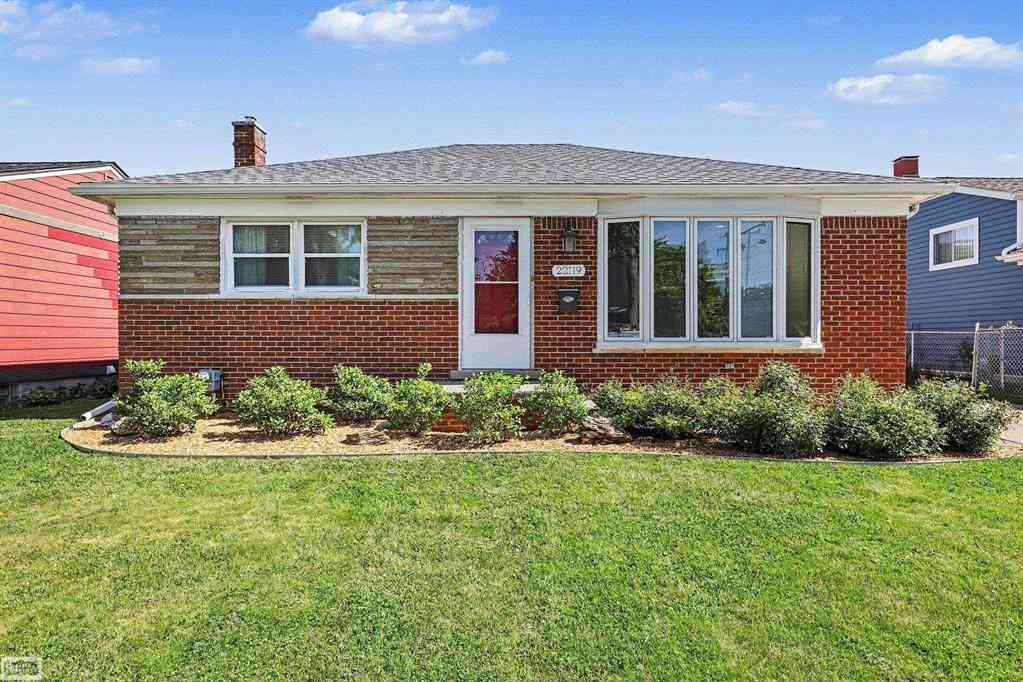 Homes For Sale - 22119 Ridgeway Street <br/> Saint Clair Shores, MI 48080