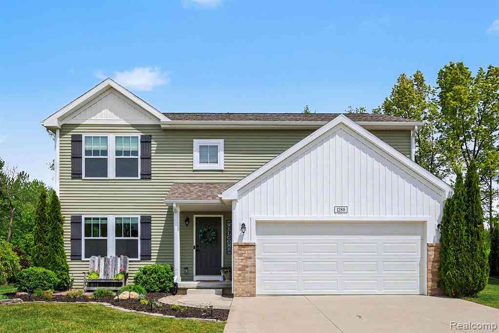 Homes For Sale - 1288 Weatherstone Lane <br/> Howell, MI 48843