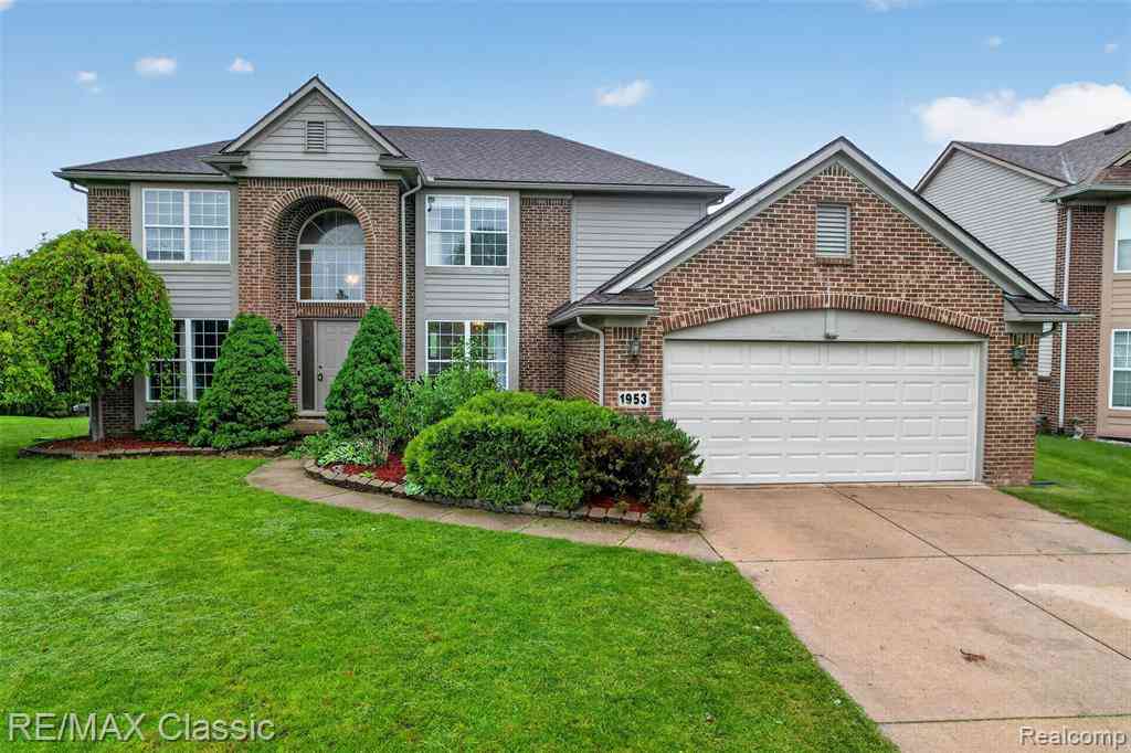 Homes For Sale - 1953 Twin Sun Circle <br/> Walled Lake, MI 48390