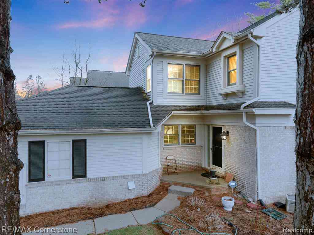 Condo For Sale - 7632 Danbury Circle Circle <br/> West Bloomfield, MI 48322