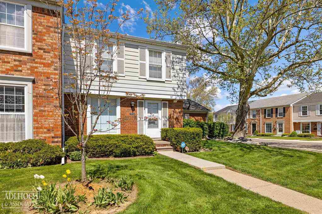 Condo For Sale - 1050 Woodbridge Street <br/> Saint Clair Shores, MI 48080