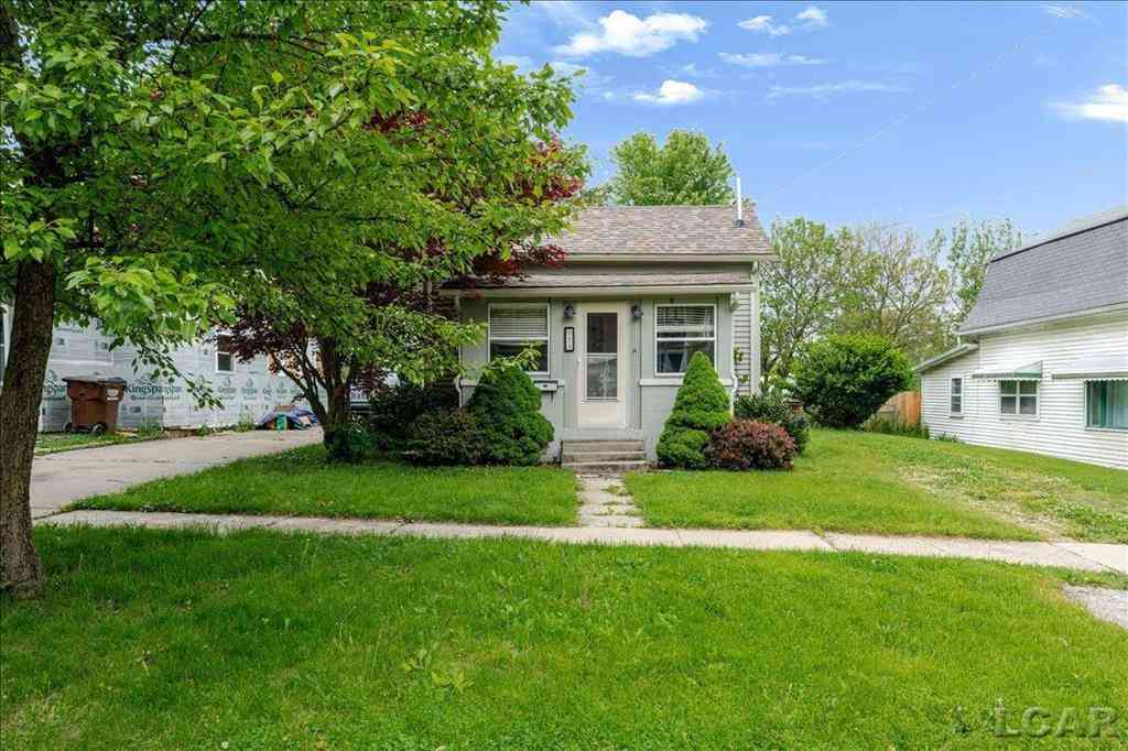Homes For Sale - 814 Hoch Ave. Avenue <br/> Adrian, MI 49221