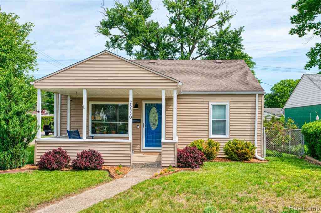 Homes For Sale - 25550 Pennie Street <br/> Dearborn Heights, MI 48125