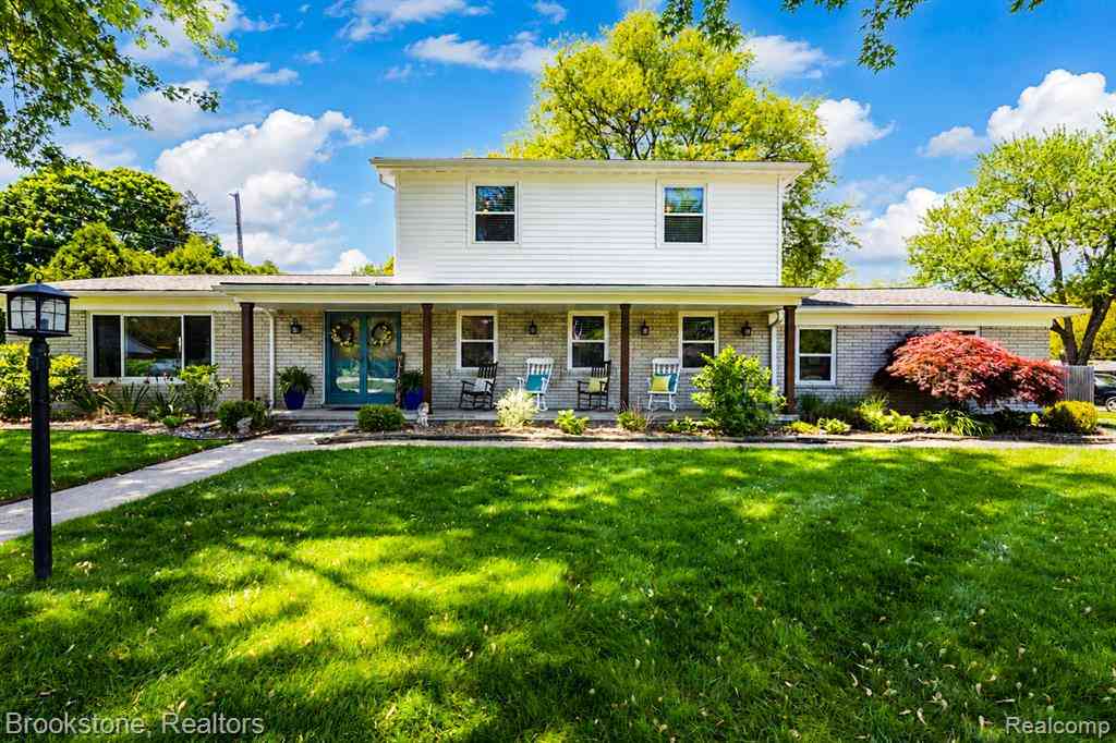 Homes For Sale - 20323 N Riverhill Drive <br/> Clinton Township, MI 48036