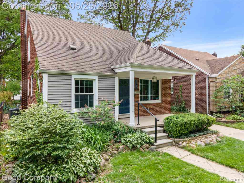 Homes For Sale - 525 Helene Avenue <br/> Royal Oak, MI 48067