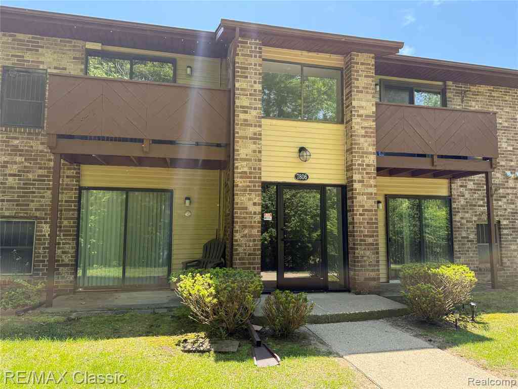 Condo For Sale - 7806 Manor Circle  #103<br/> Westland, MI 48185