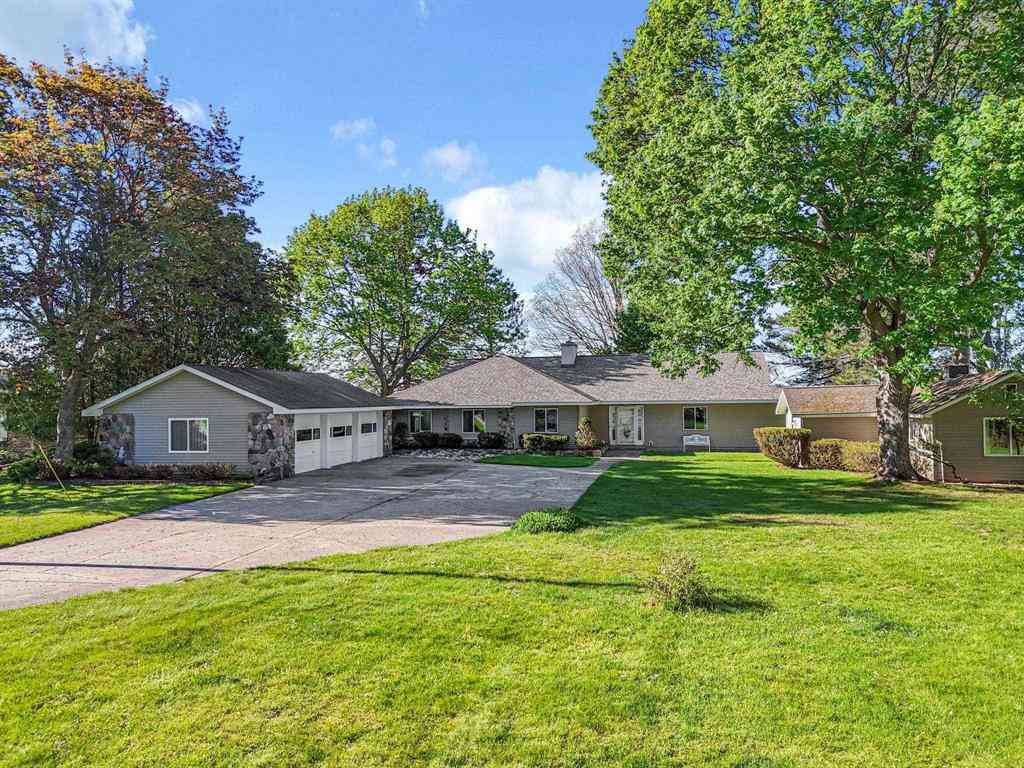 Homes For Sale - 1016 Sunnyside Drive <br/> Cadillac, MI 49601