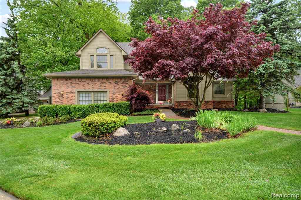 Homes For Sale - 28335 Golf Pointe Boulevard <br/> Oakland County, Farmington Hills, MI 48331