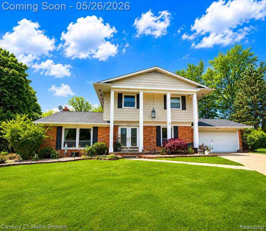 Homes For Sale - 6292 Kings Pointe Circle <br/> Grand Blanc, MI 48439