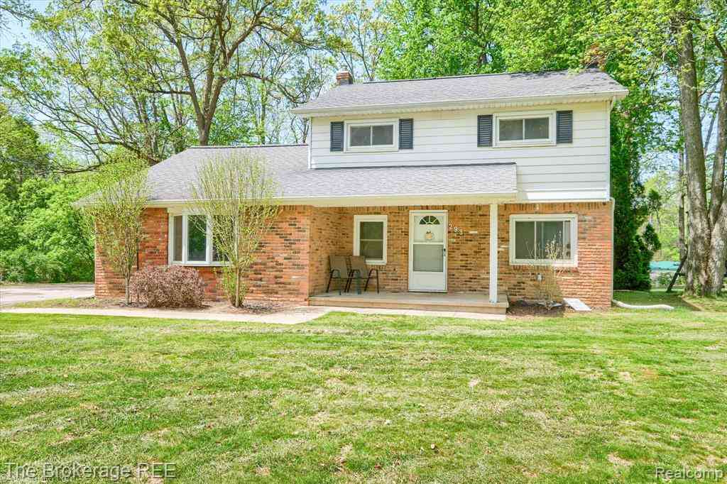 Homes For Sale - 293 Hickory Place Drive <br/> Lapeer County, Columbiaville, MI 48421