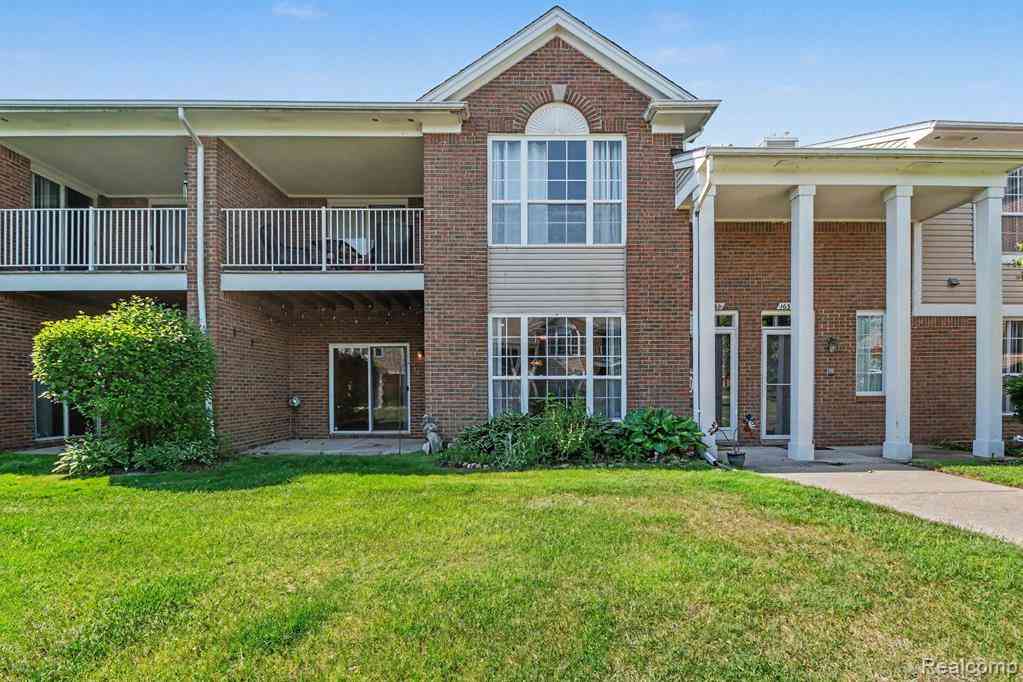 Condo For Sale - 16339 Chatham Drive <br/> Macomb, MI 48044