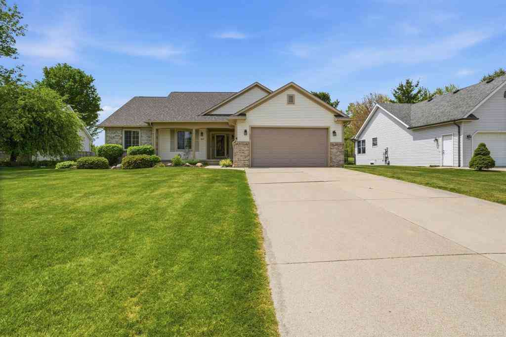 Homes For Sale - 337 Courtneys Place <br/> Lapeer, MI 48446