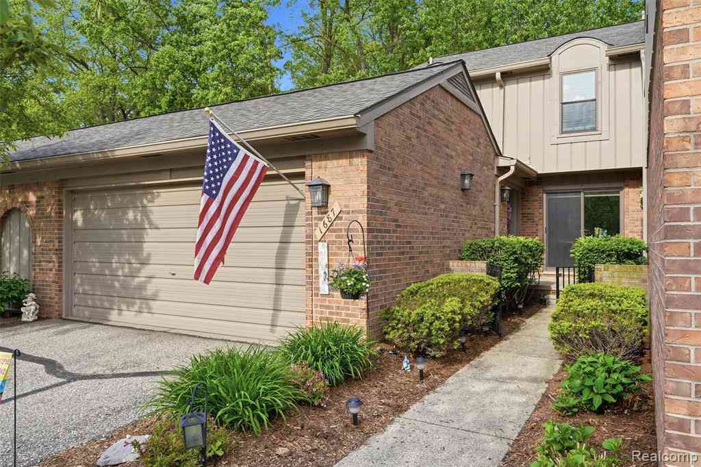 Condo For Sale - 1687 Lodge Pole Lane <br/> Rochester, MI 48309