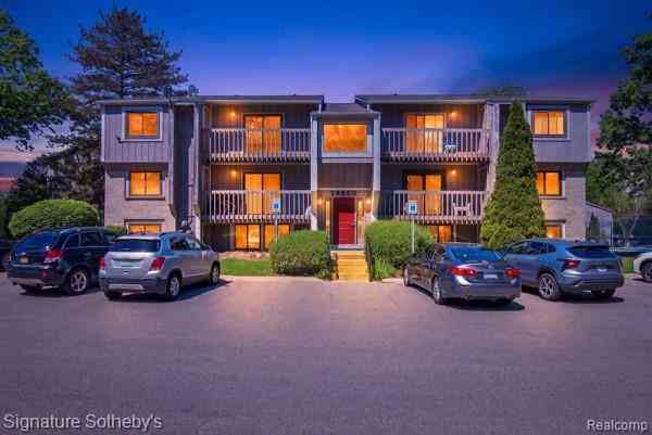 Condo For Sale - 29850 W 12 Mile Road  #512<br/> Farmington, MI 48334