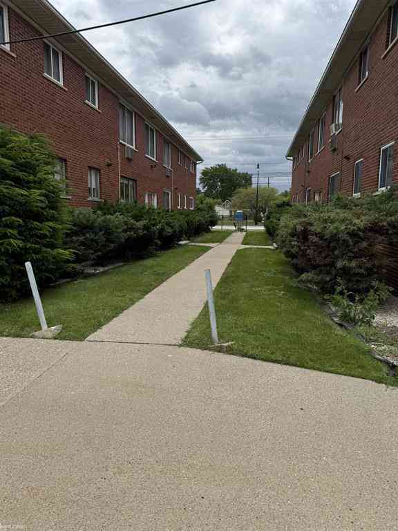 Condo For Sale - 15229 E 9 Mile Road <br/> Macomb County, East Detroit, MI 48021