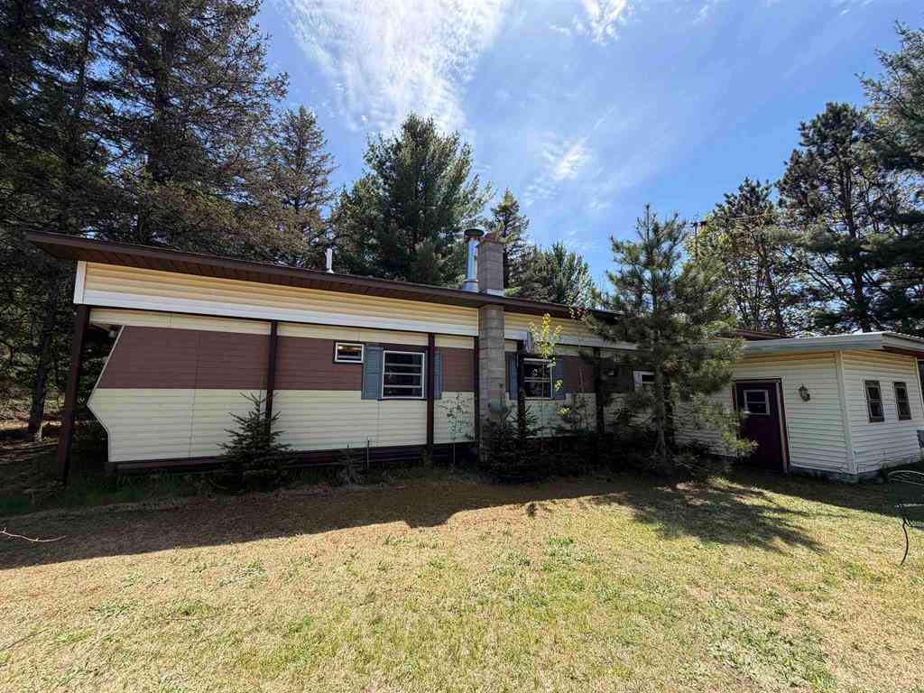 Homes For Sale - 13158 Cinder Road <br/> Beulah, MI 49617
