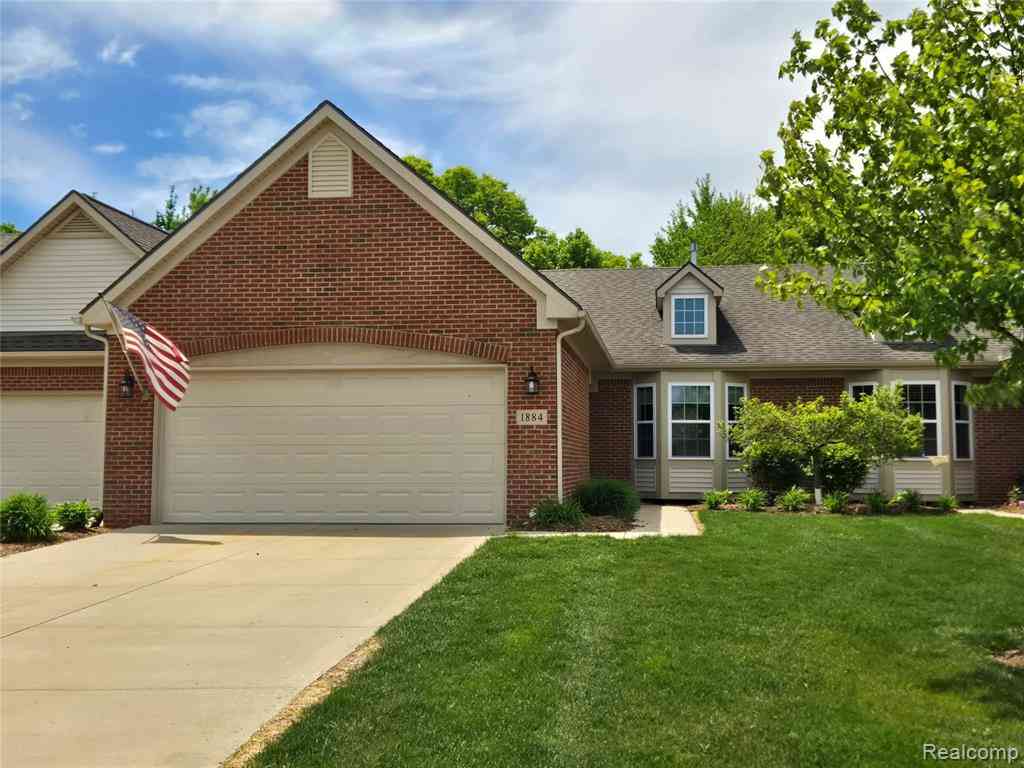Condo For Sale - 1884 Egret Pointe  <br/> Howell, MI 48843